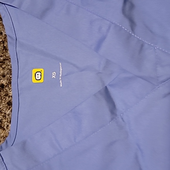 Wonder Wink Blue Scrub Top NWT - Picture 2 of 3